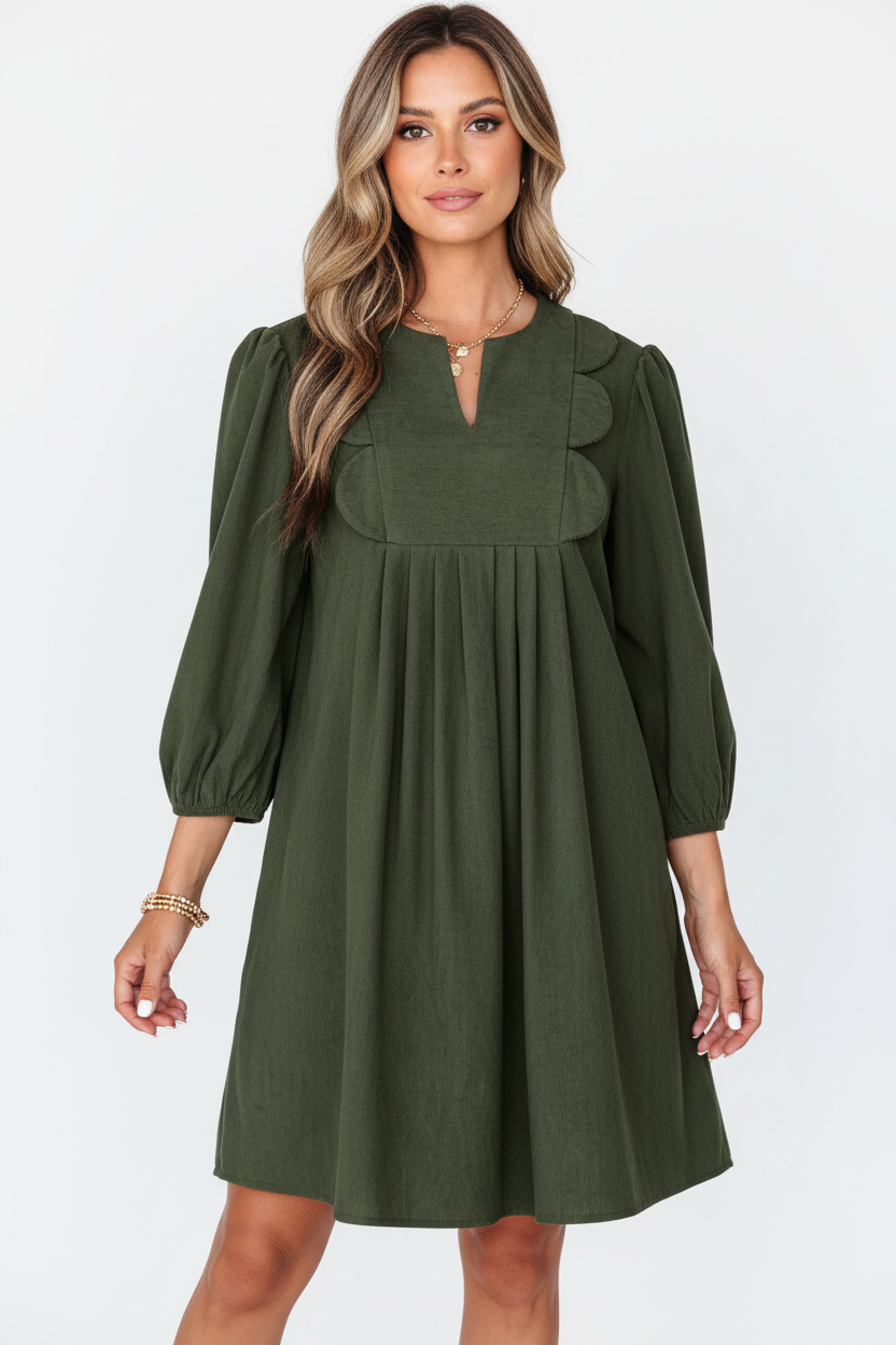 Robe mini velours côtelé plissé vert mousse manches bracelet détails festonnés - vue de face montrant l'encolure en V, manches bracelet romantiques avec bordures festonnées, jupe plissée structurée, longueur mini audacieuse, texture côtelée sophistiquée - BLACK-COAT