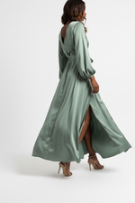 Robe Portefeuille Maxi Satin – Col en V & Fente Latérale