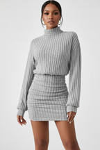  Robe pull mini moulante col roulé côtelée Black-Coat - vue pleine longueur montrant la silhouette complète et la longueur mini 