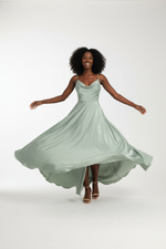 Robe Maxi Col Capuche Fendue Élégante | Silhouette-Chic