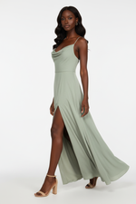 Robe Maxi Col Capuche Fendue Élégante | Silhouette-Chic