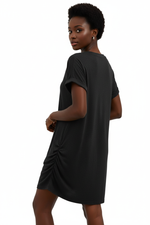 La Robe du Quotidien Parfait — T-Shirt Col V Boutons Manches Retroussées | Silhouette-Chic