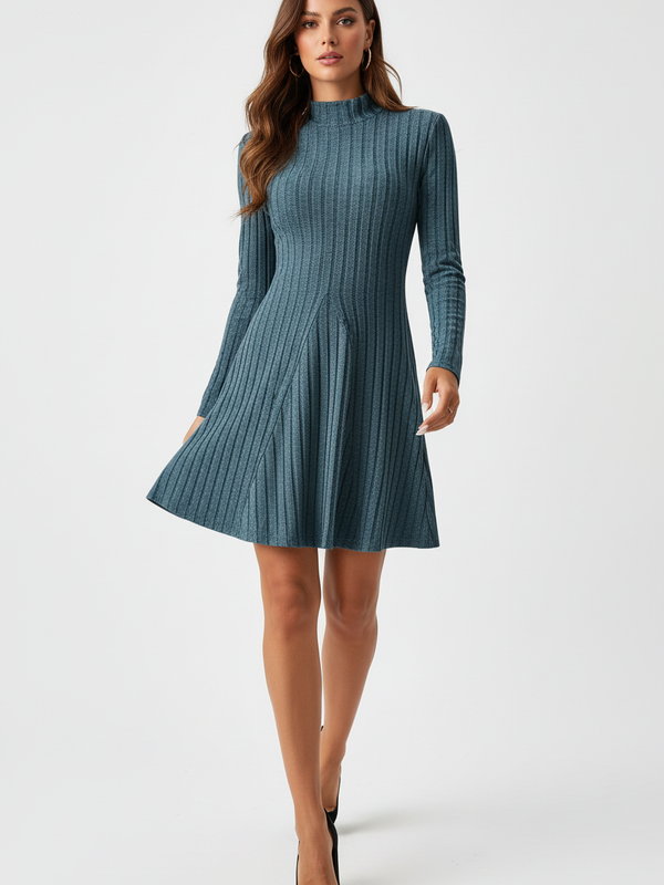 Geripptes Strickkleid mit Stehkragen – Minimalistischer Stil & urbane Eleganz