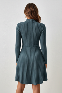 Robe Tricot Côtelé Col Montant Minimaliste
