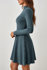 Robe Tricot Côtelé Col Montant Minimaliste