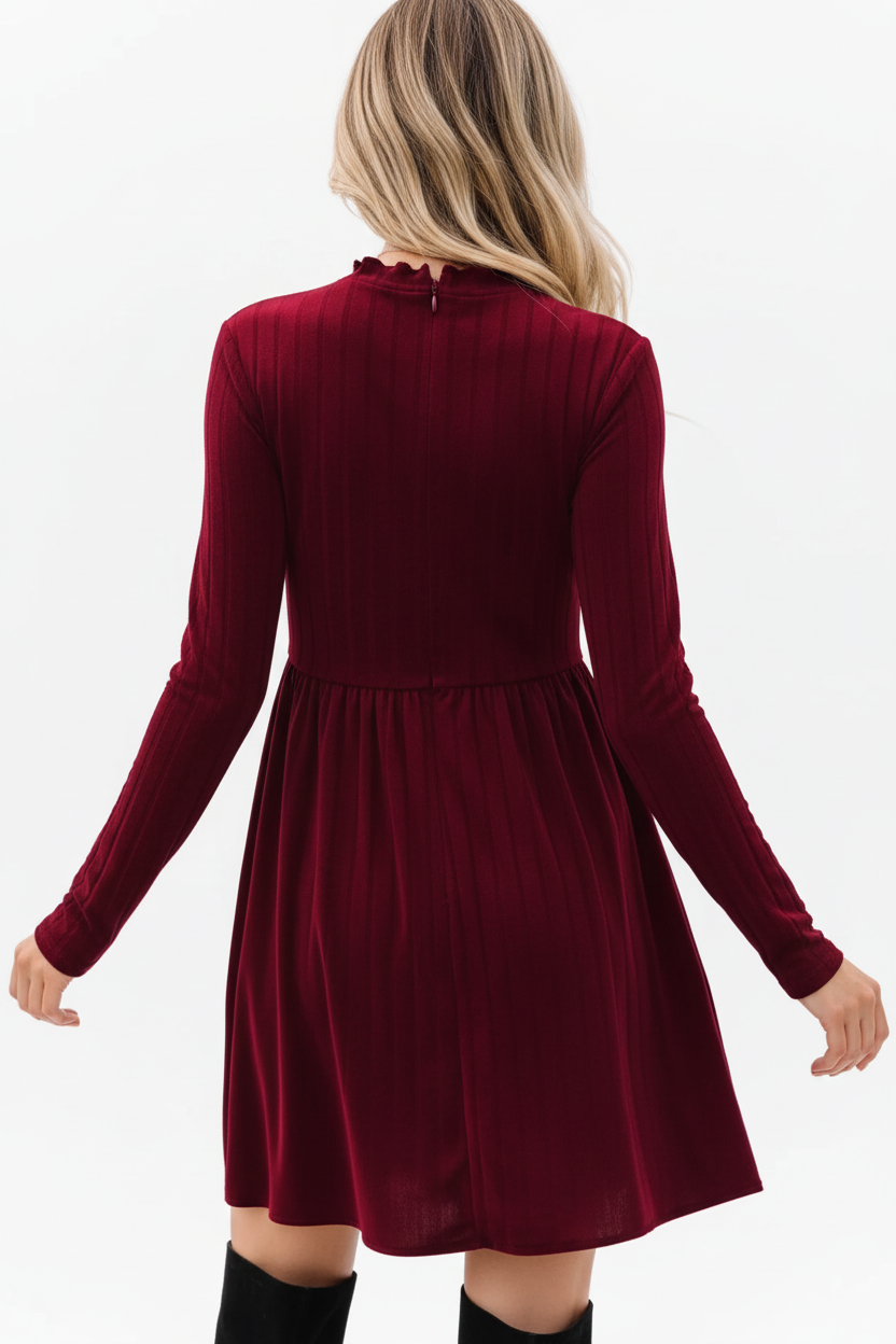 "Robe mini velours bordeaux col volant - vue arrière dos montrant le design du dos de la robe velours, manches longues ajustées, jupe mini évasée, texture velours bordeaux luxueuse, fond blanc studio Silhouette-chic