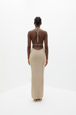Robe Maxi Crochet Halter Ajouré - Audace Élégante | Silhouette-Chic