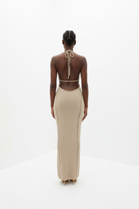 Robe Maxi Crochet Halter Ajouré - Audace Élégante | Silhouette-Chic